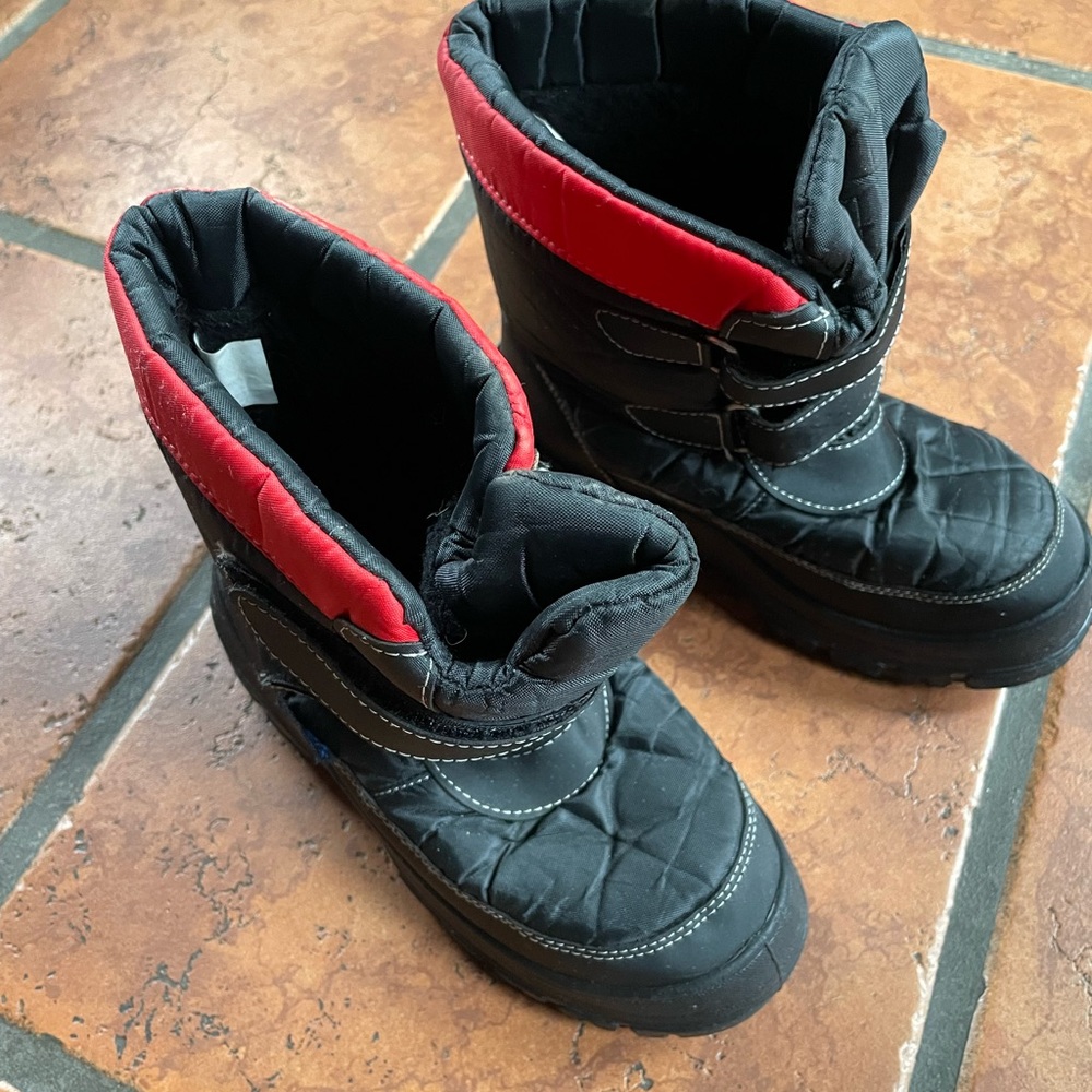 NWOT Storm Kidz Black Double Strap Snow Boots Unisex Kids sz 3